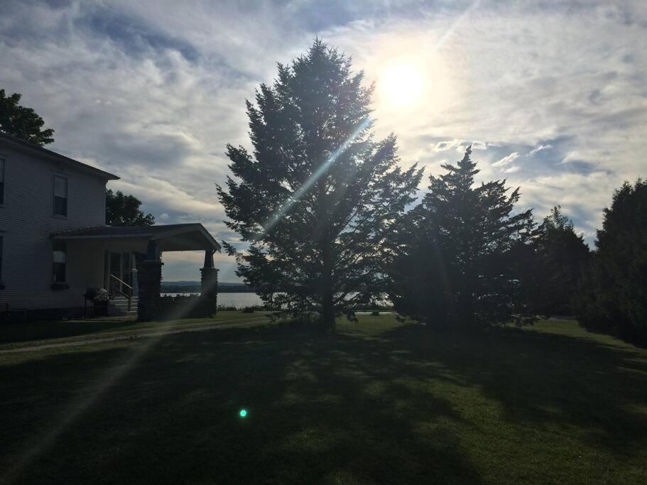 Inn At The Isles Cottage Isle la Motte Екстер'єр фото