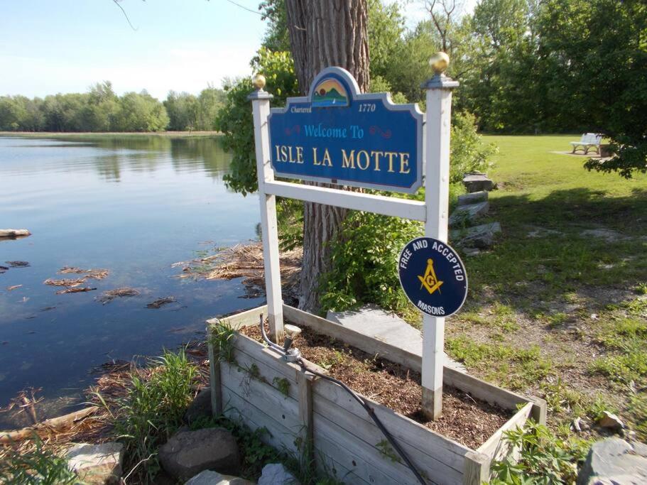 Inn At The Isles Cottage Isle la Motte Екстер'єр фото
